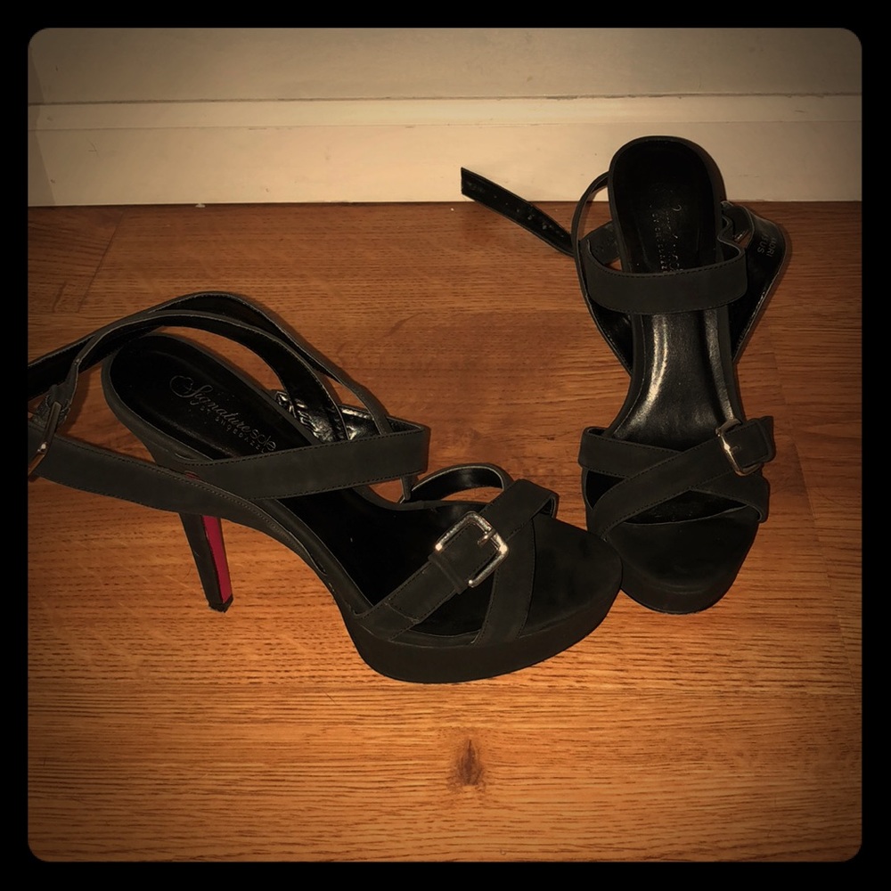 Shoe dazzle black heels